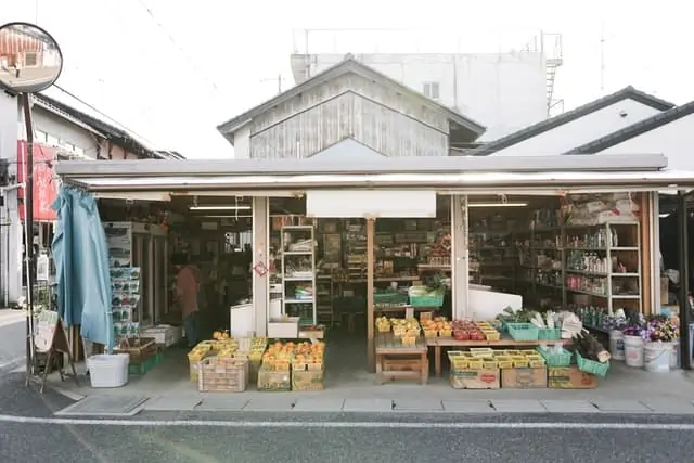 penampakan-toko-kelontong