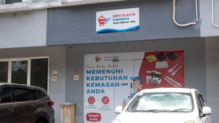 Tampak Depan Toko Depo Plastik Surabaya