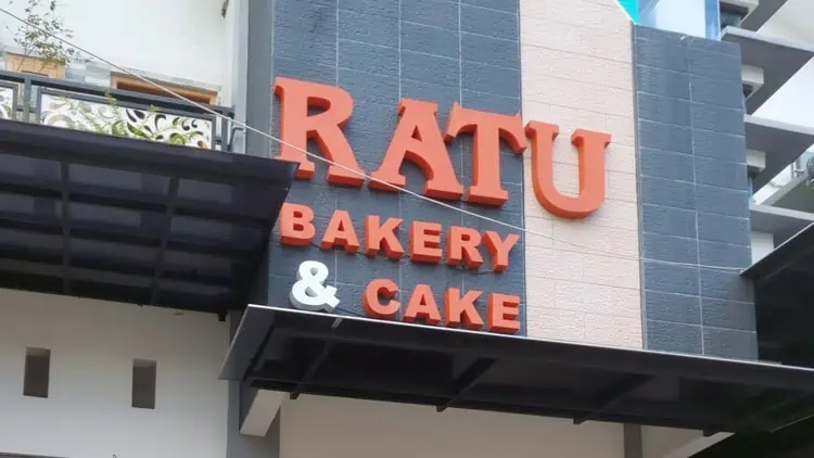 Tampak Depan Toko Ratu Bakery Bojonegoro