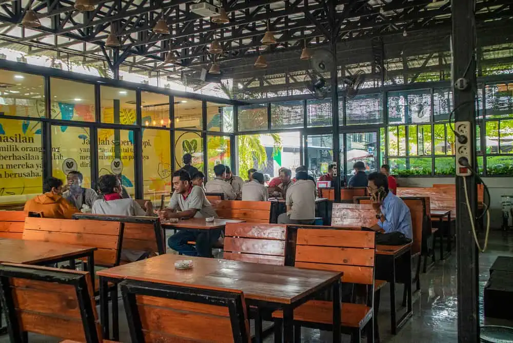 Suasana Cafe Atau Warung Kopi Di Gresik