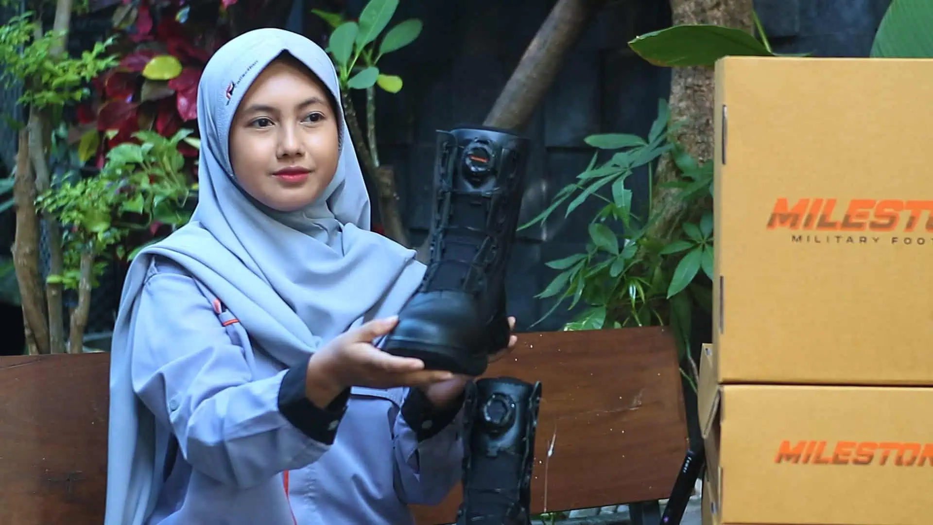 Karyawan Selvi, Milestone Militery Footwear