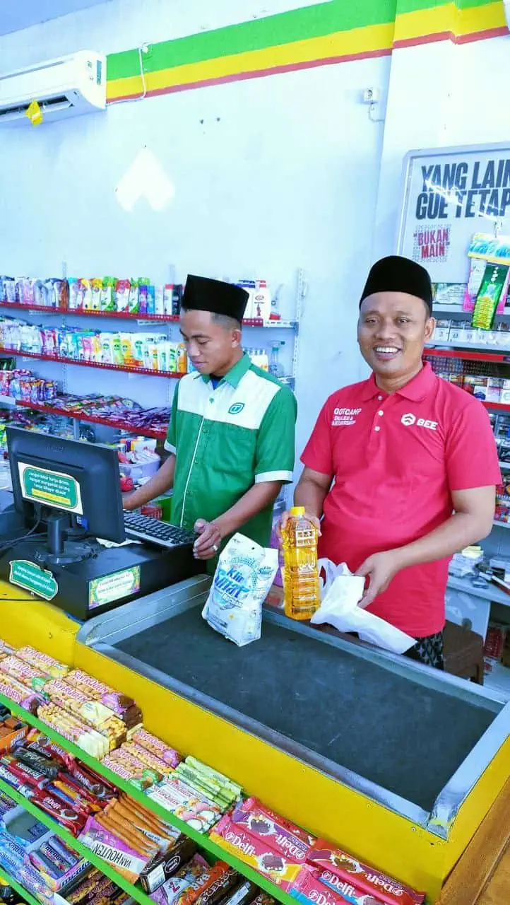 Sc Bojonegoro Pak Fendy Bersama Customer Bee Partner