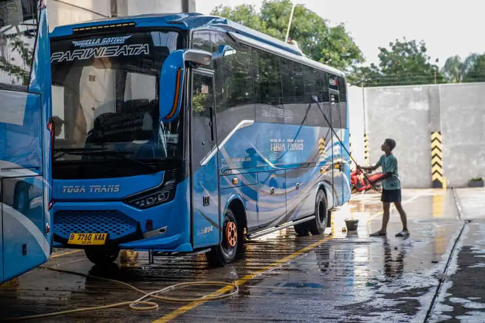 Armada Bus Yang Sedang Dimaintenance