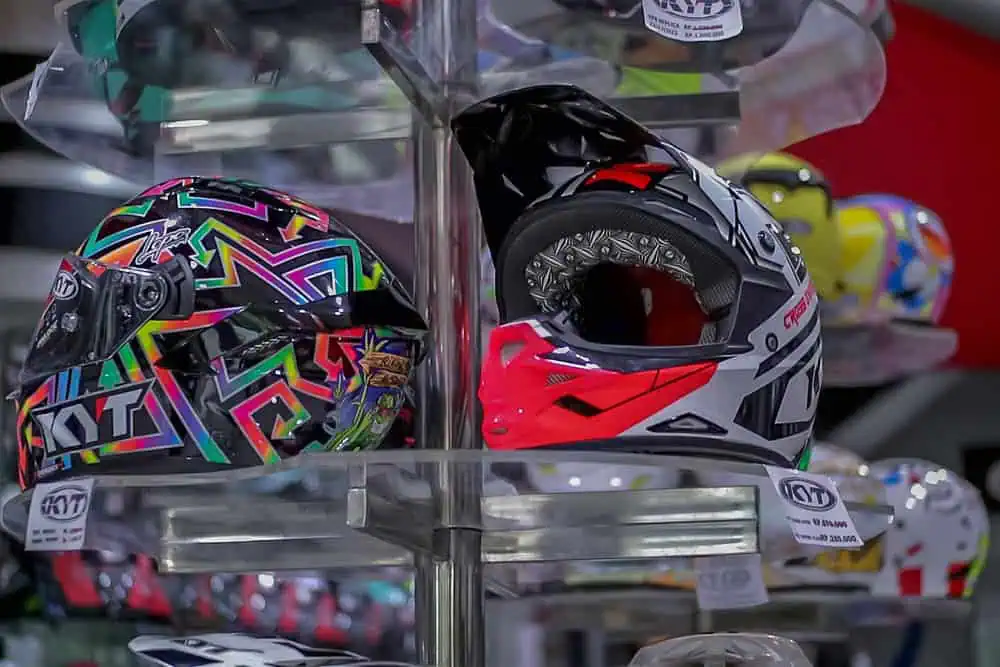 Helm Yang Terpajang Di Toko Gallery Helmet Jakarta